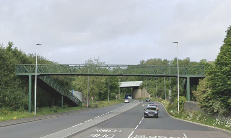 Pont droed yr A468/A469